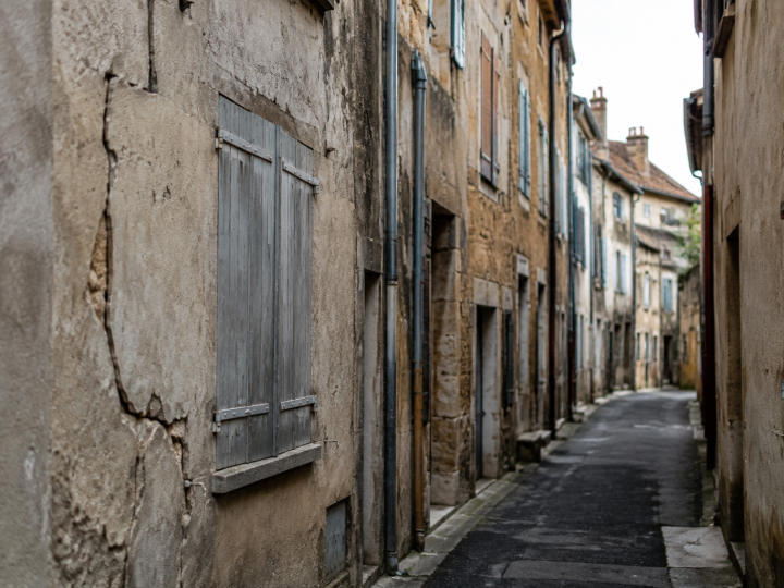 Quels sont les quartiers à éviter à Mandelieu-la-Napoule selon votre projet ?